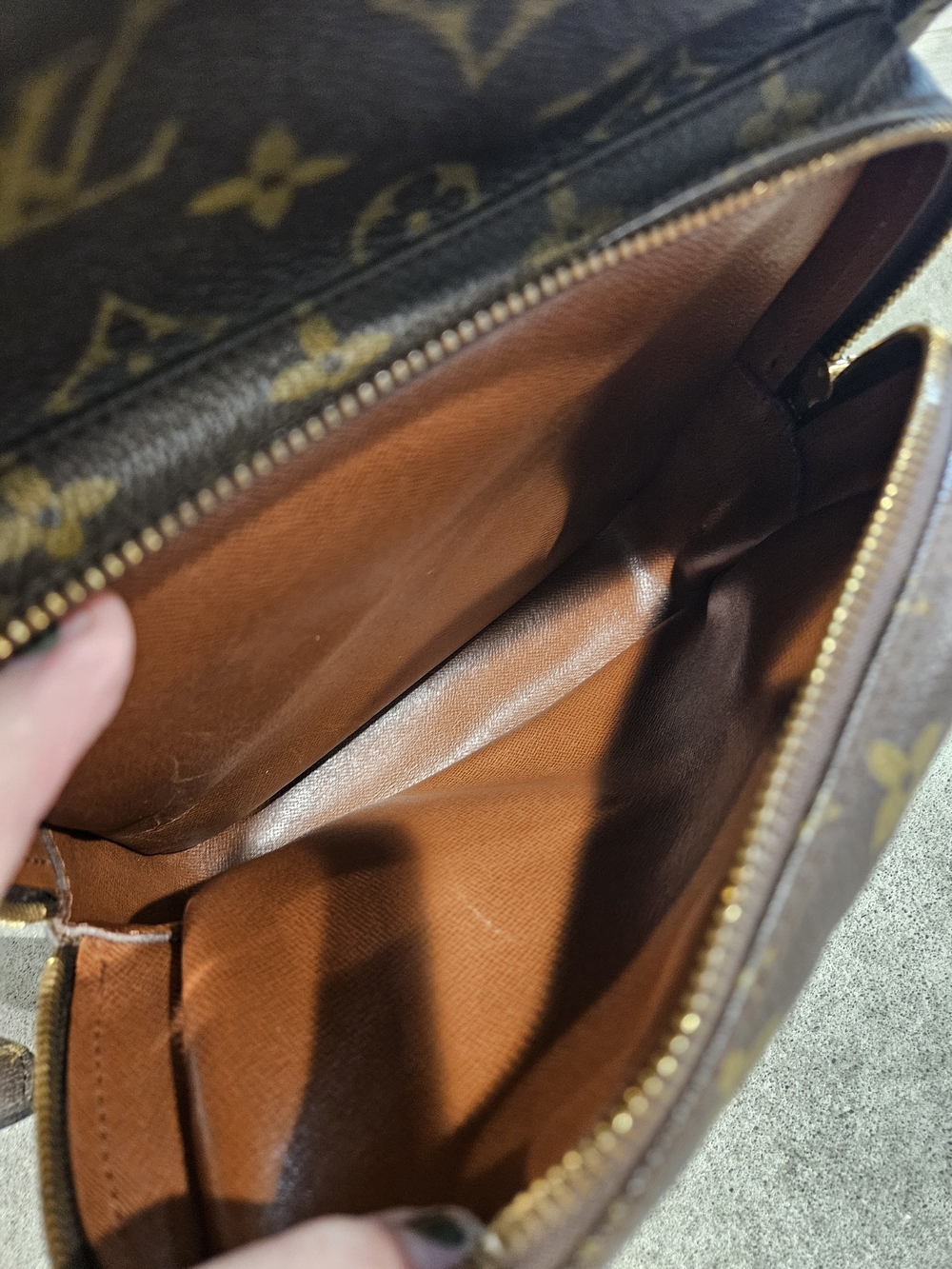 Louis Vuitton Amazone MM - Picture 6 of 10